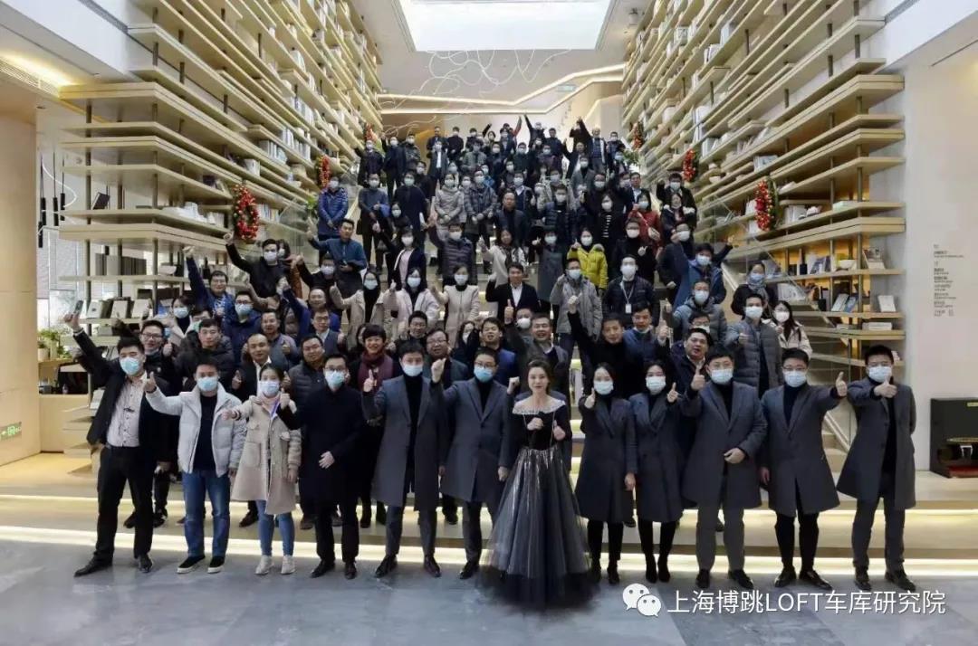 沧州全国一百多人在华侨城汉口道6号参观研讨LOFT专利车库技术！
